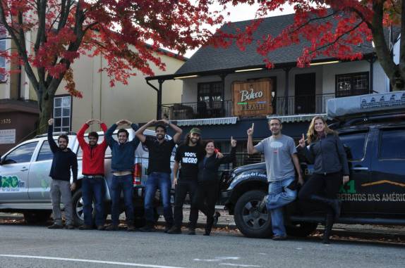 Encontro das expedições 1000dias e 4x1 no Boteco Brasil, da Márcia, em Vancouver, no Canadá